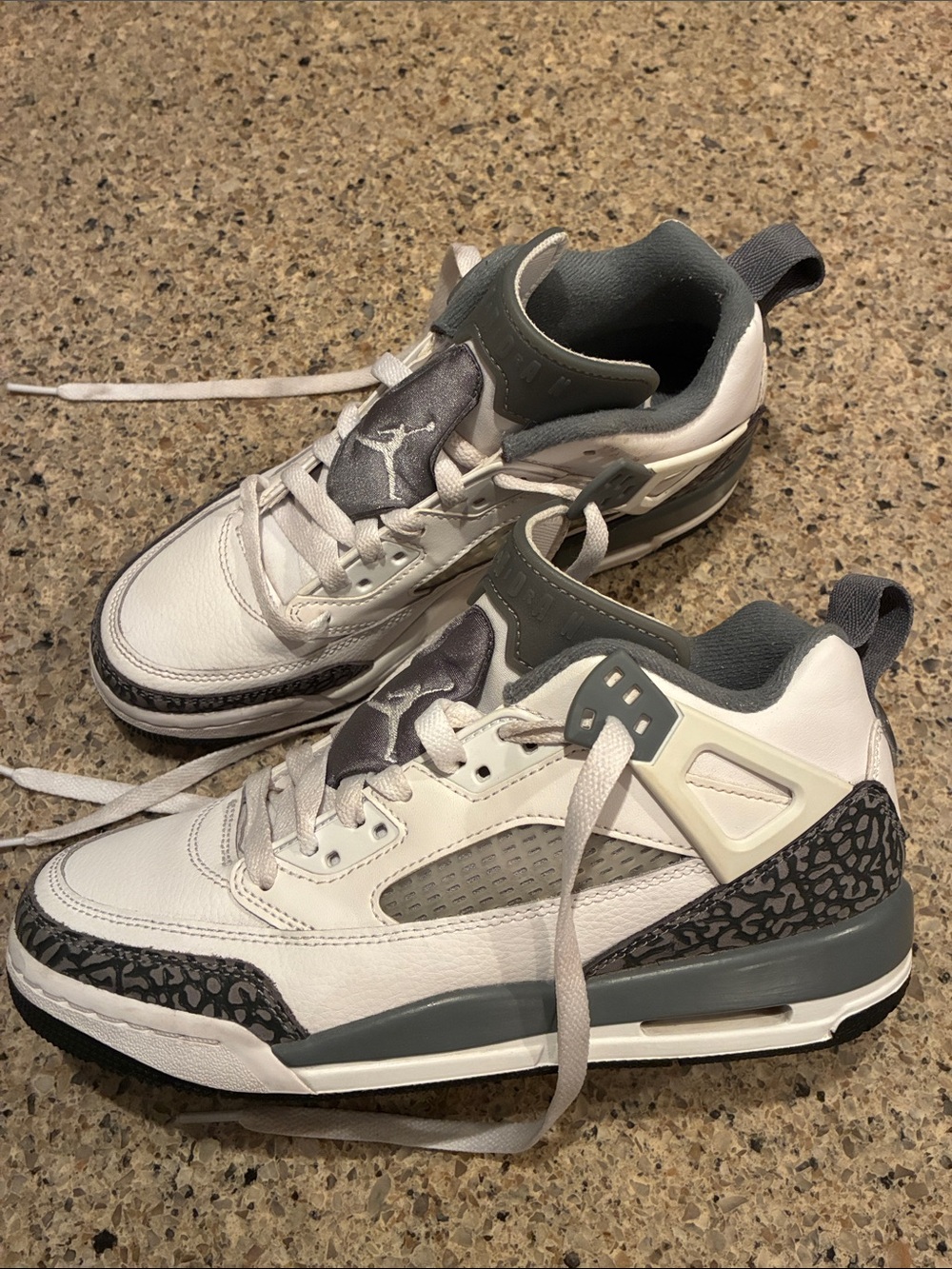Boys 5.5Y Jordan Spizike Low
White Anthracite Wolf Grey (GS)